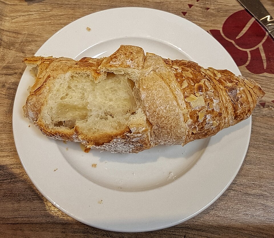 Kruassan bodomli